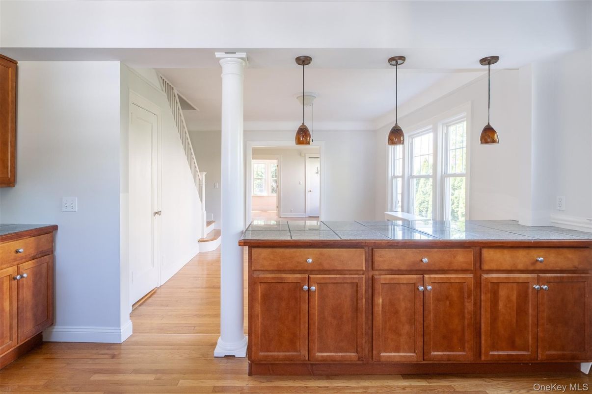 Interior, Pendant Lights, Wood Texture Flooring