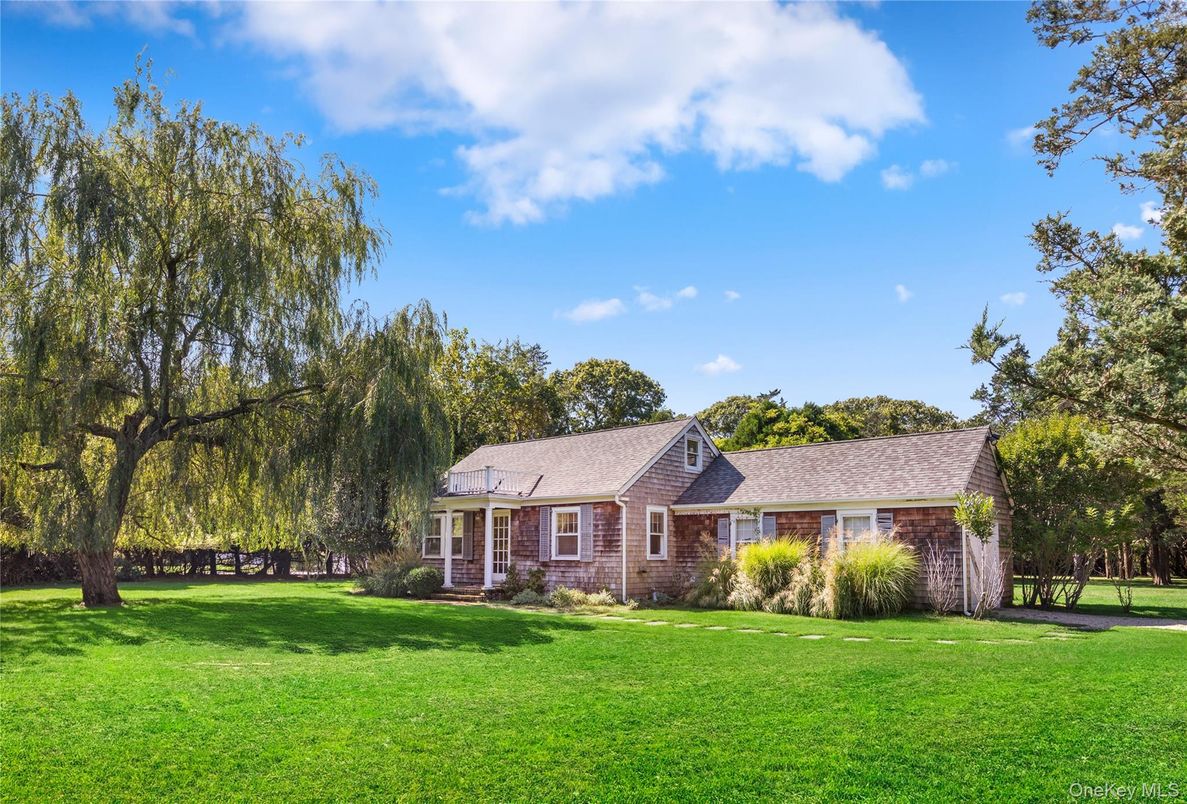 Attached, Backyard, Exterior, Facade, Brick Facade, Cape Cod