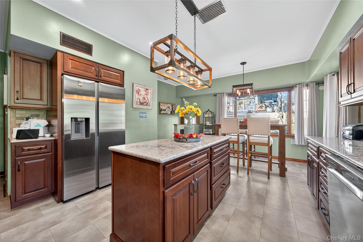 Dining room, Interior, Kitchen, Pendant Lights, Stainless Steel Appliances