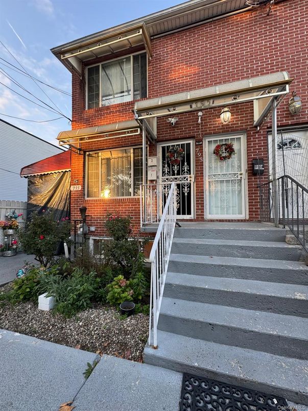 Exterior, Facade, Brick Facade, American Foursquare