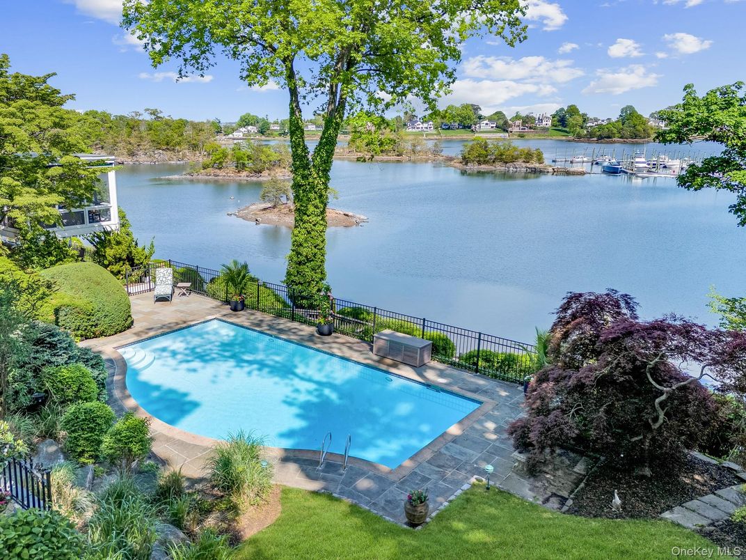 Exterior, Pool, Water