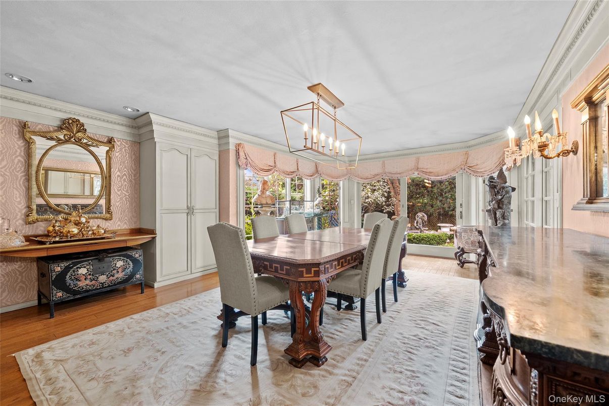 Chandelier, Dining room, Interior, Recessed Lighting, Wood Texture Flooring