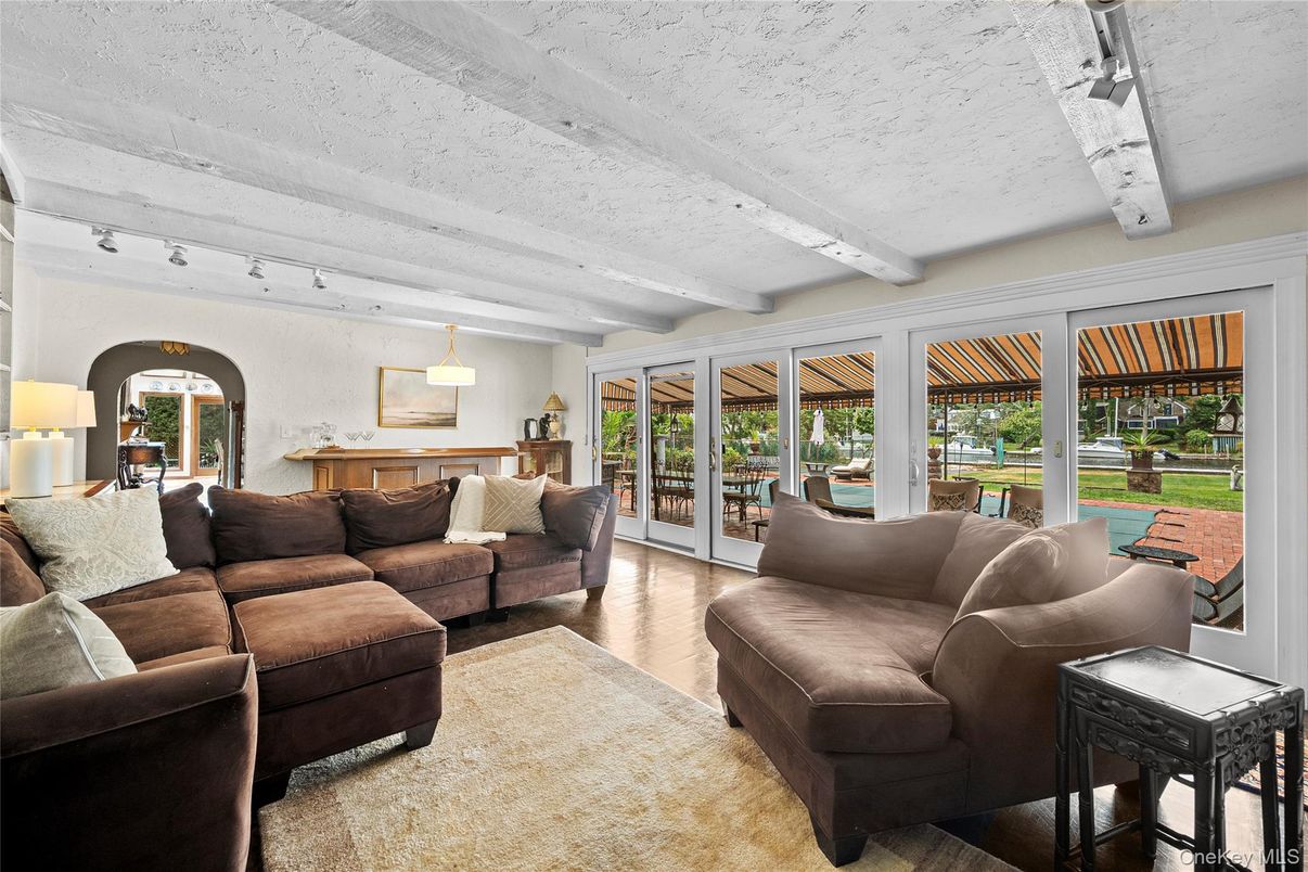 Interior, Living room, Pendant Lights, Wood Texture Flooring