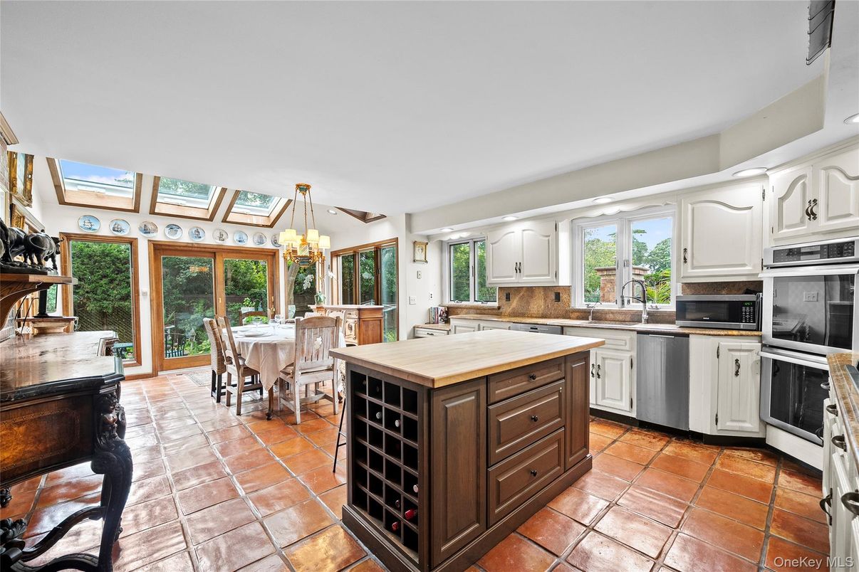 Chandelier, Dining room, Interior, Kitchen