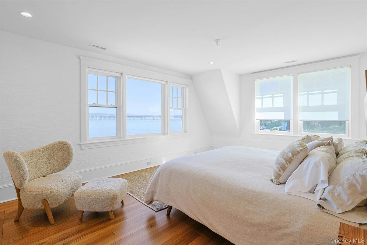 Bedroom, Interior, Recessed Lighting, Water, Wood Texture Flooring