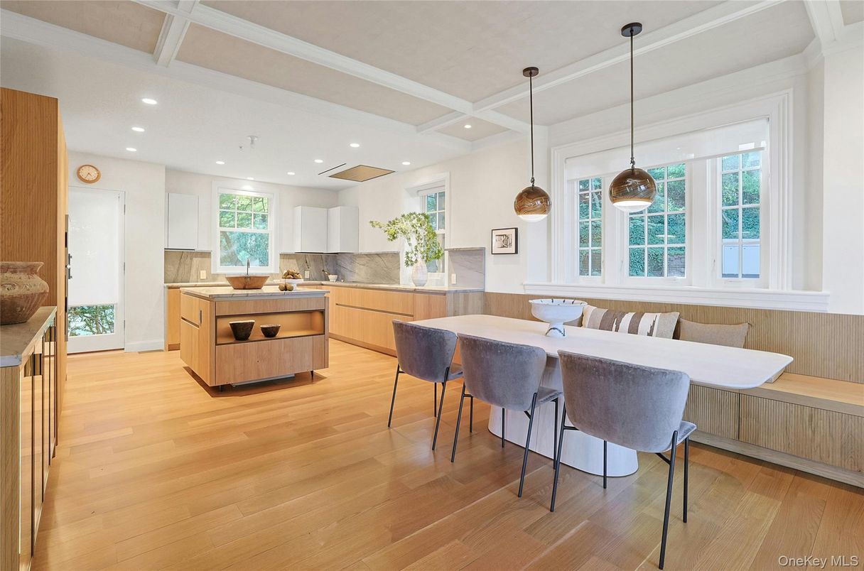 Dining room, Interior, Kitchen, Pendant Lights, Recessed Lighting, Wood Texture Flooring