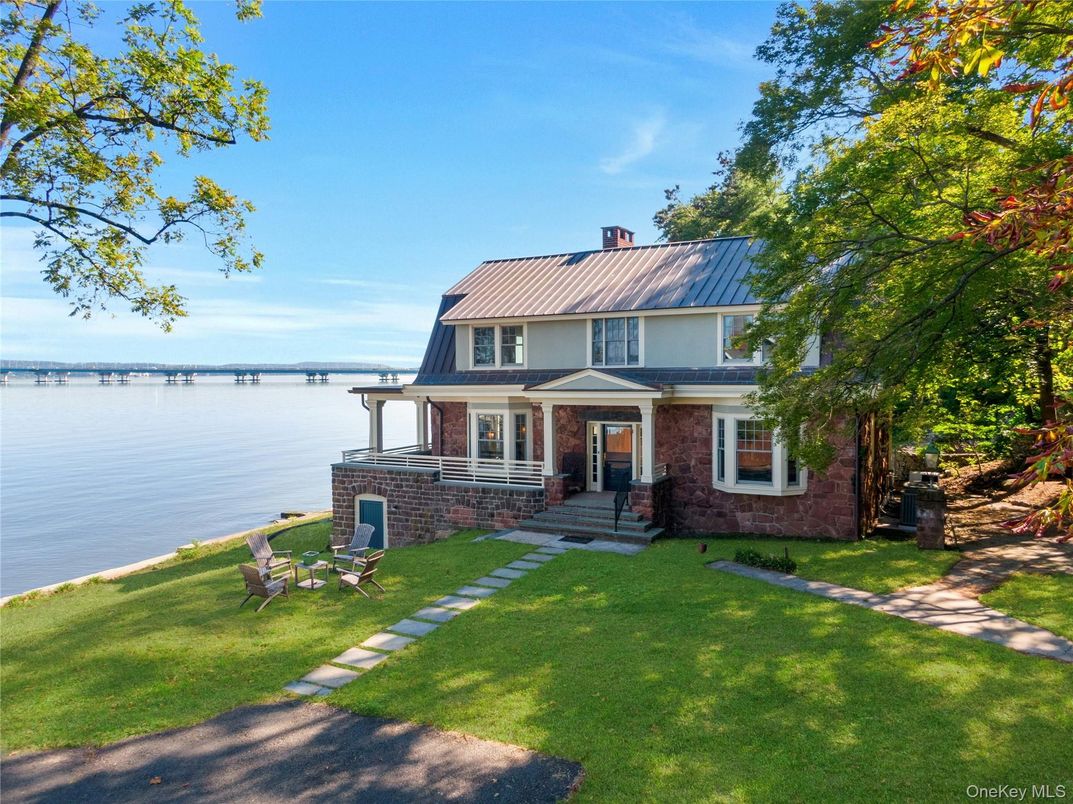 Exterior, Facade, Brick Facade, Water, Queen Anne Victorian