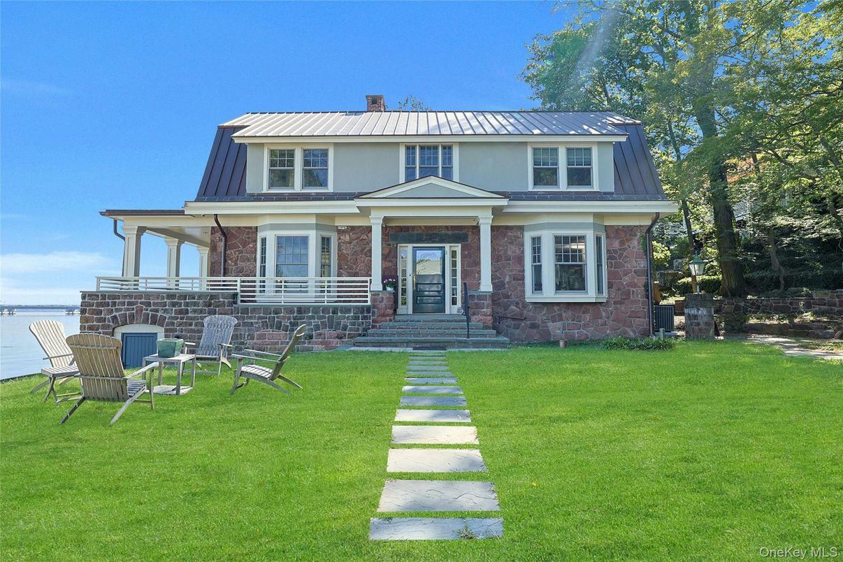 Exterior, Facade, Brick Facade, Queen Anne Victorian