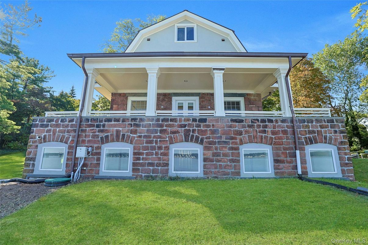 Exterior, Facade, Queen Anne Victorian
