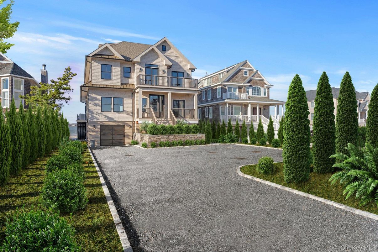 Attached, Exterior, Facade, Queen Anne Victorian