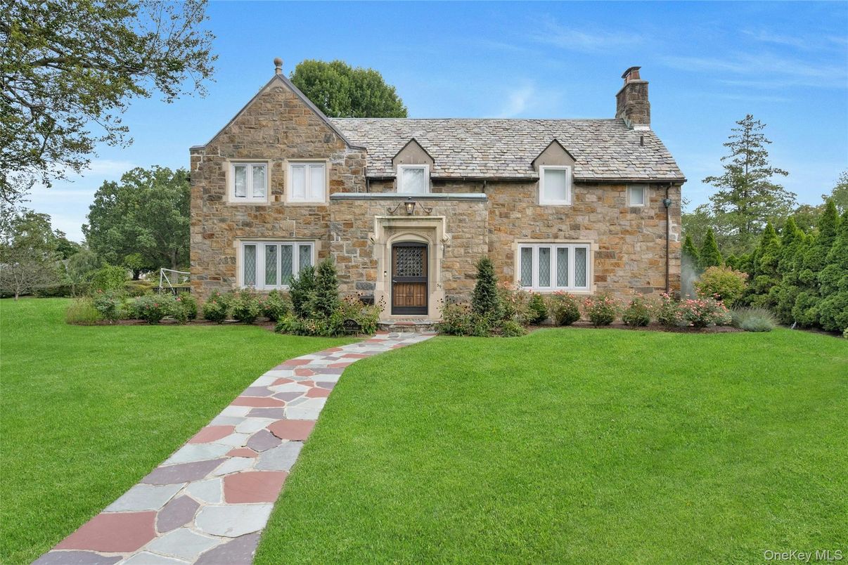 Backyard, Exterior, Facade, Brick Facade, French Provincial