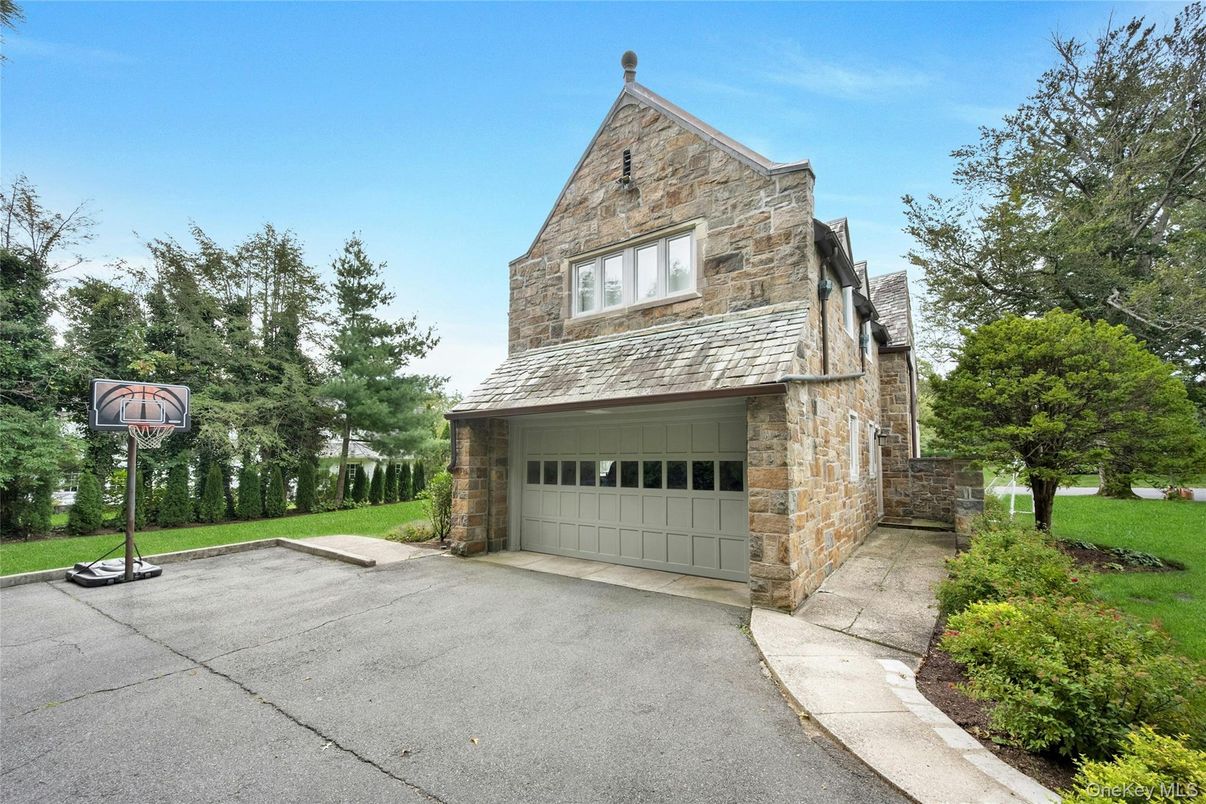 Attached, Exterior, Facade, Tudor Revival