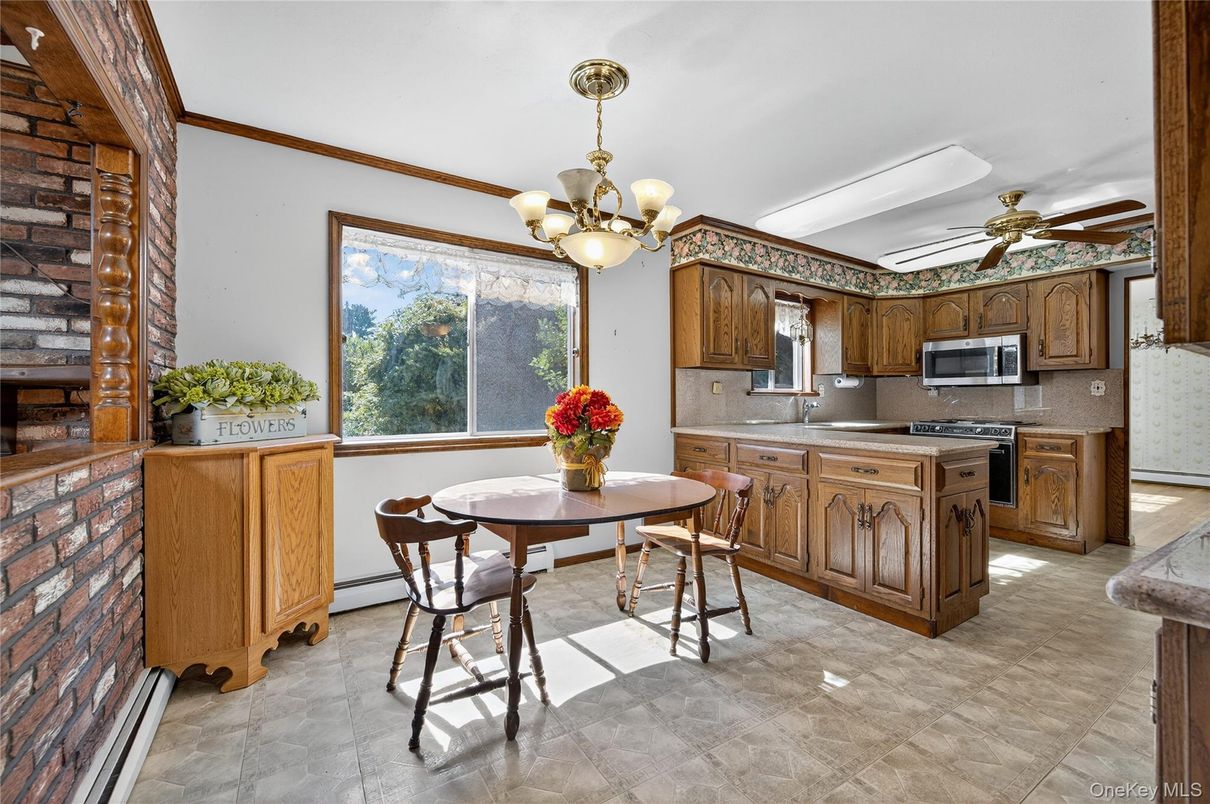 Chandelier, Dining room, Interior, Kitchen