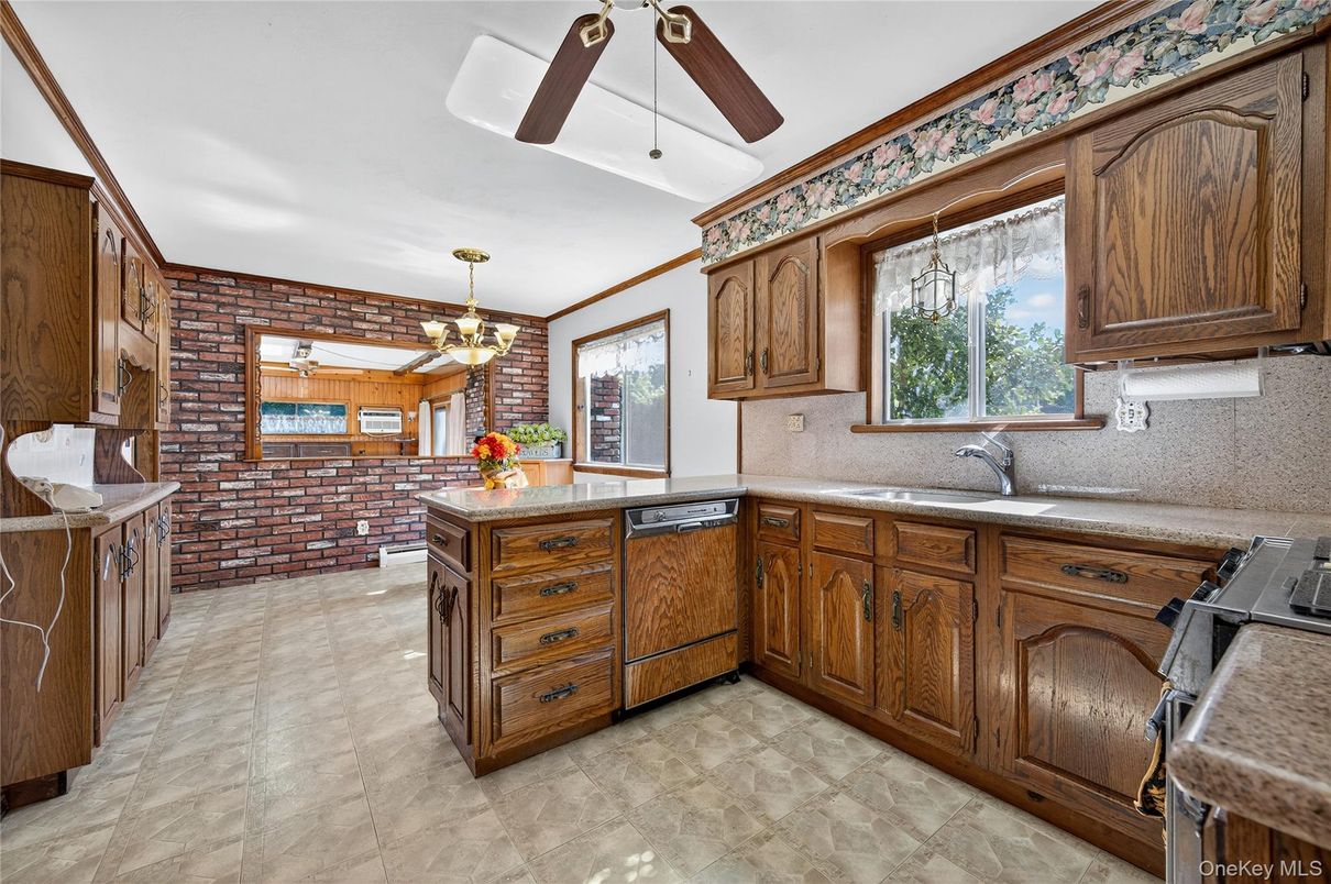 Interior, Kitchen, Pendant Lights, Stone Walls