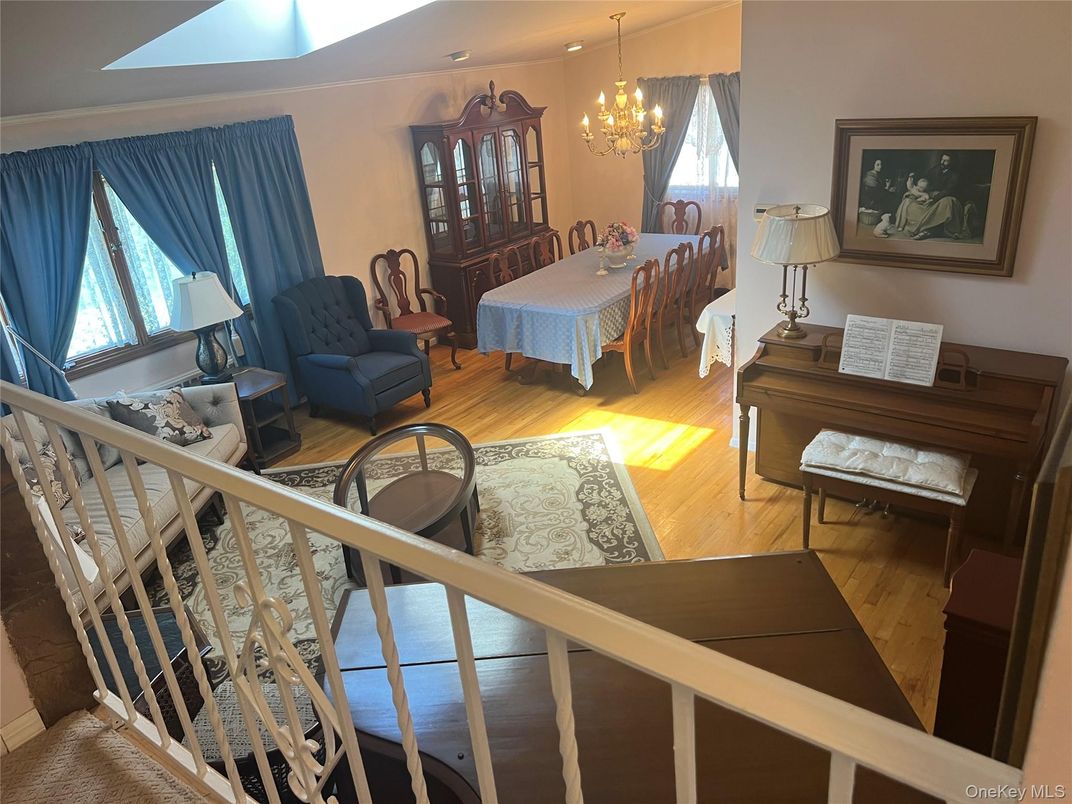 Chandelier, Dining room, Interior, Piano, Wood Texture Flooring