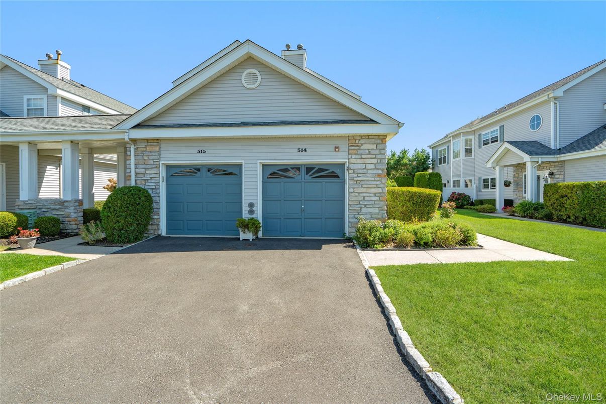 Attached, Exterior, Facade, American Craftsman
