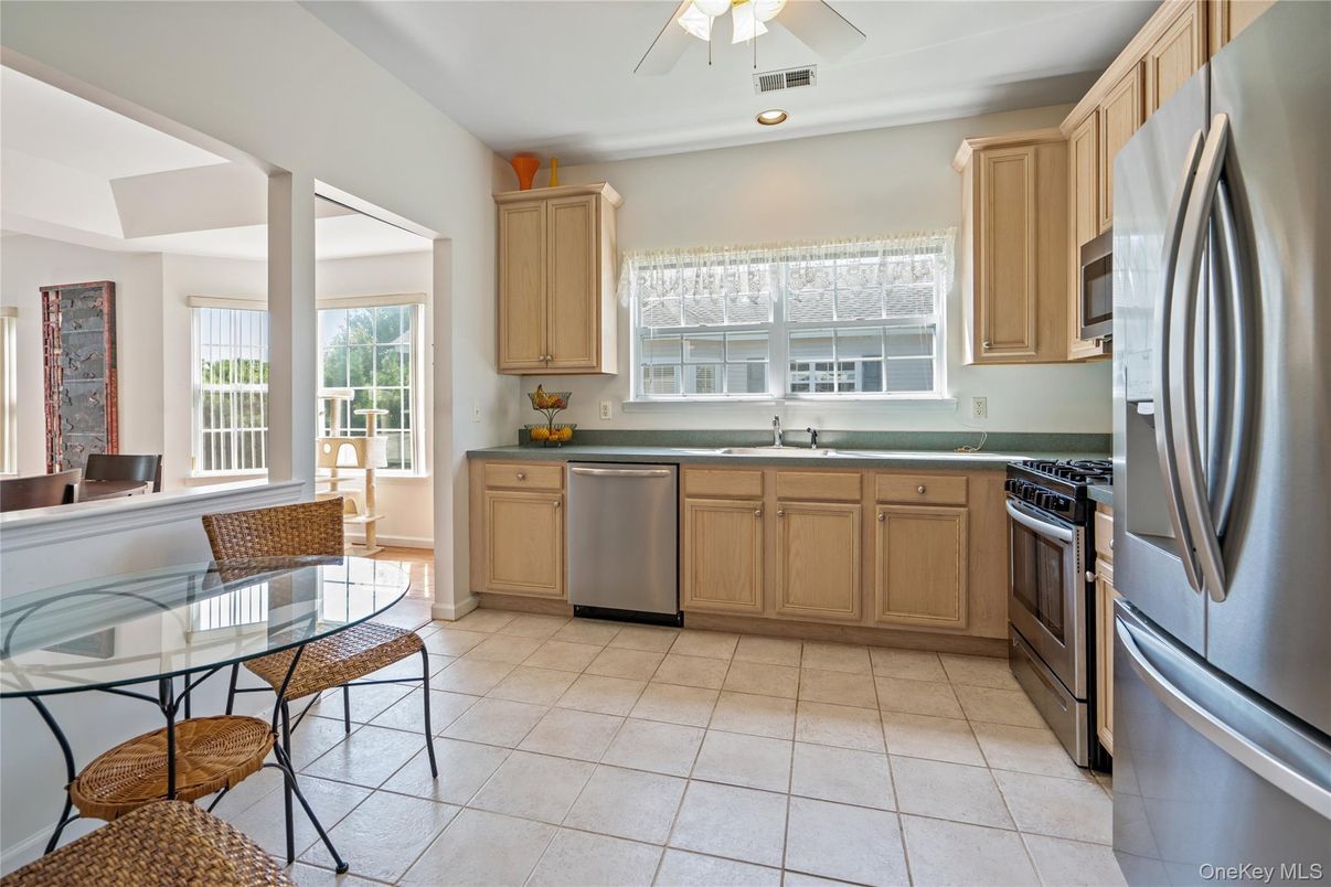Dining room, Interior, Kitchen, Recessed Lighting, Stainless Steel Appliances