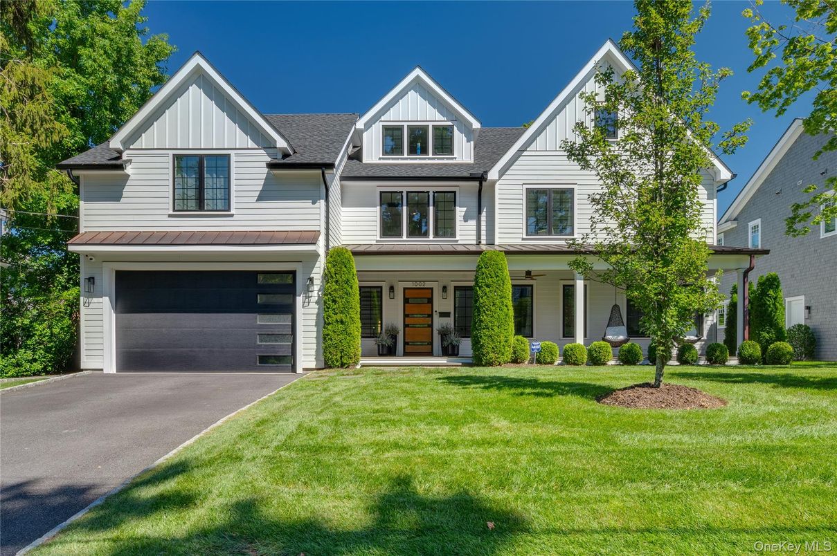 Attached, Exterior, Facade, Farmhouse