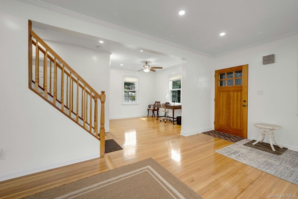 Interior, Recessed Lighting, Wood Texture Flooring