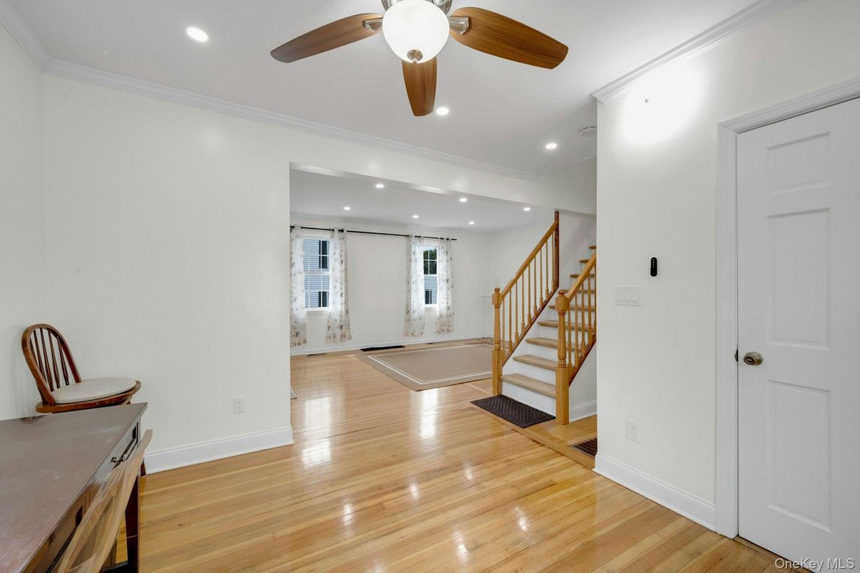 Interior, Recessed Lighting, Wood Texture Flooring