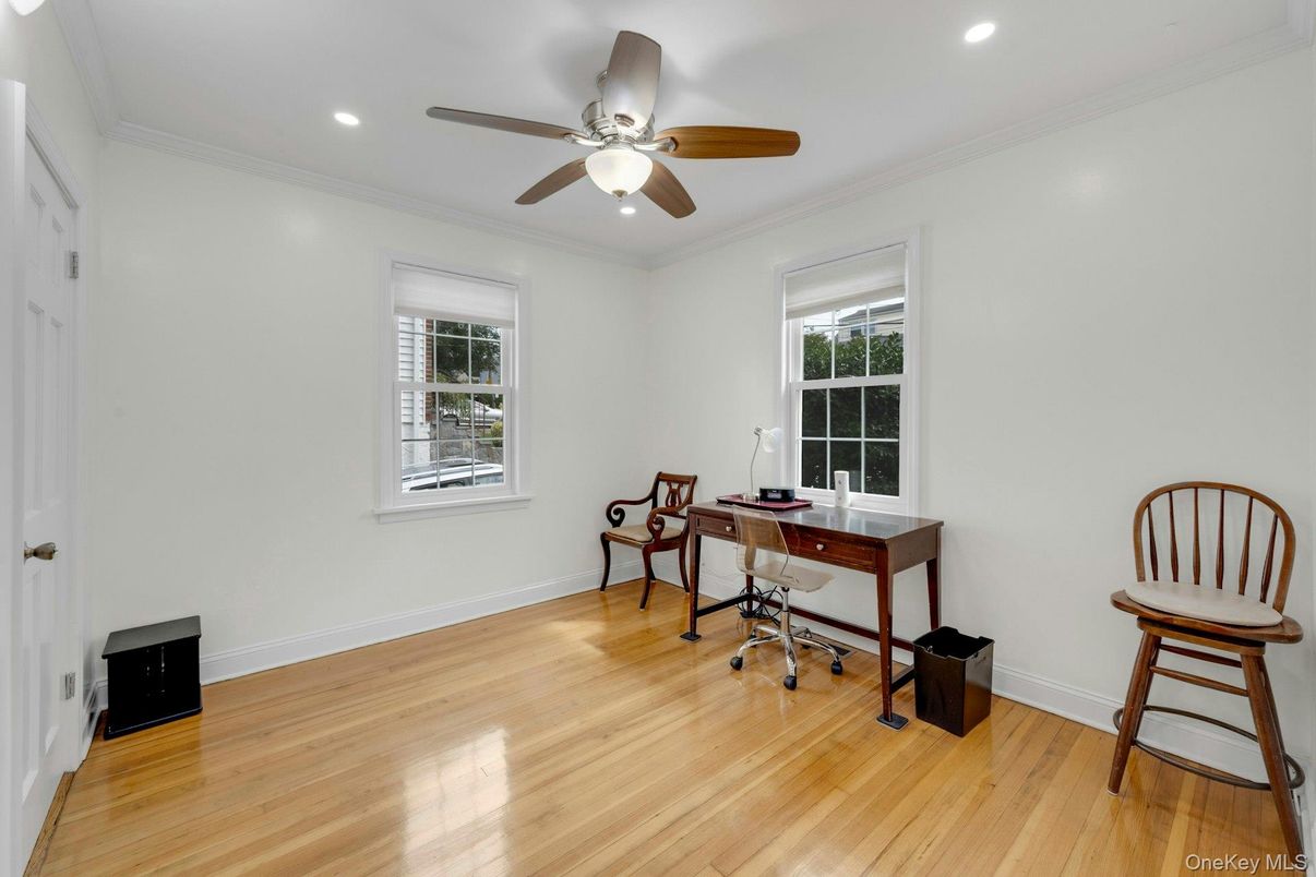 Home Office, Interior, Recessed Lighting, Wood Texture Flooring