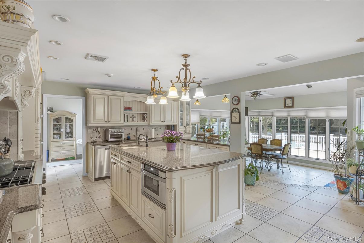 Chandelier, Dining room, Interior, Kitchen, Recessed Lighting