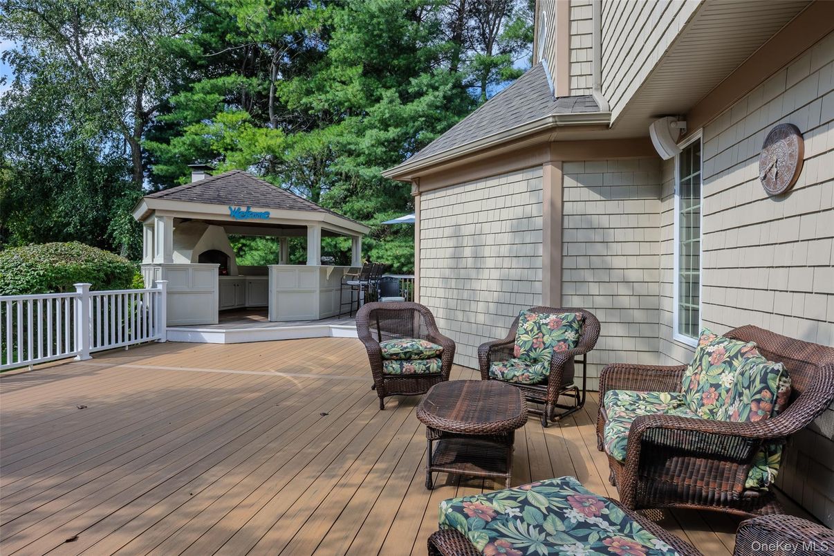 Detached Garage, Exterior