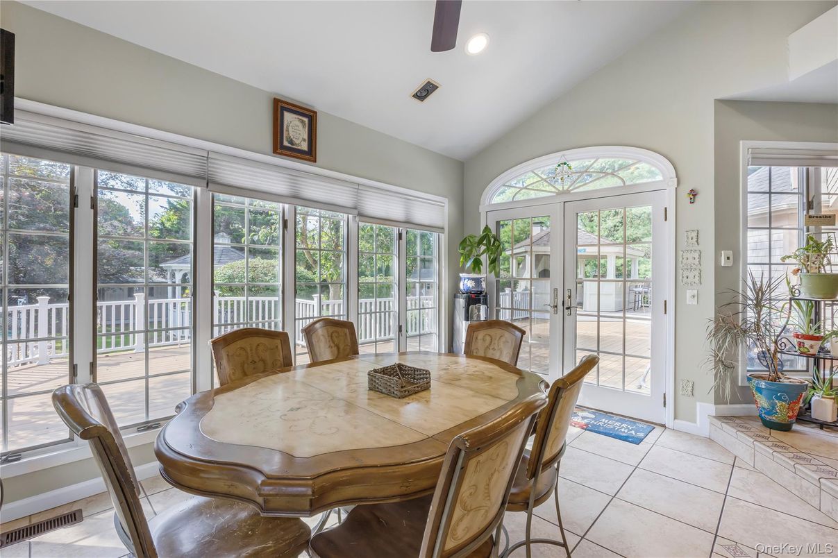 Dining room, Interior, Recessed Lighting