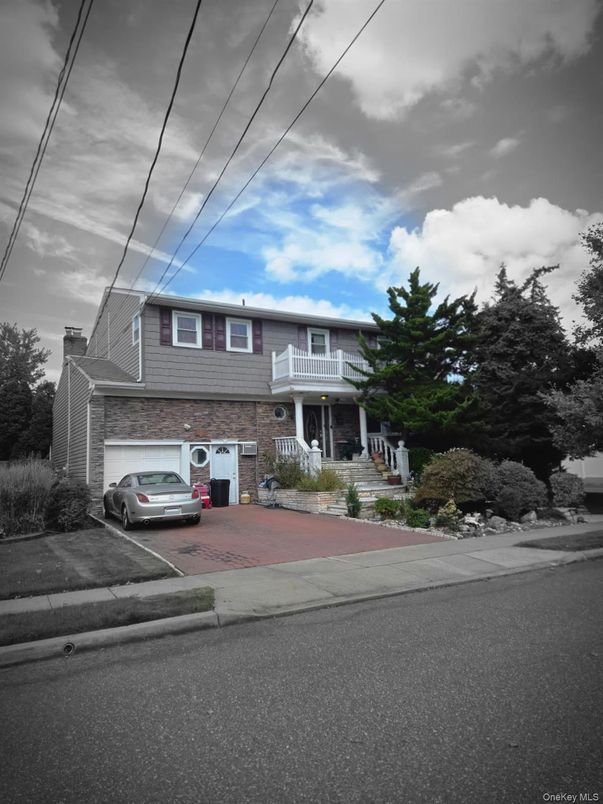 Attached, Exterior, Facade, Raised Ranch