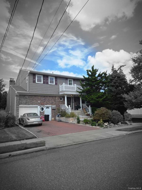 Attached, Exterior, Facade, Raised Ranch