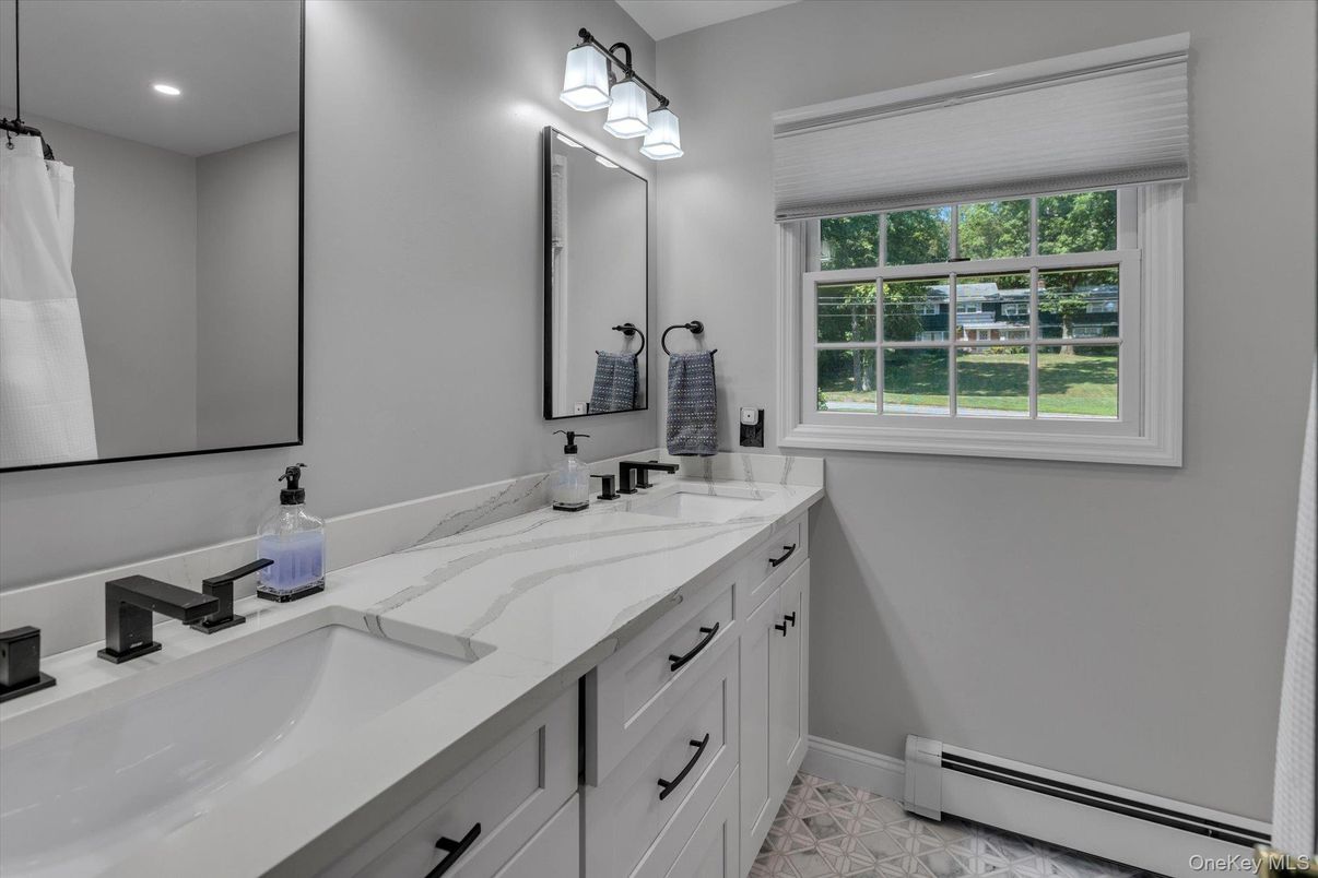 Bathroom, Dual Sink Vanities, Interior, Recessed Lighting