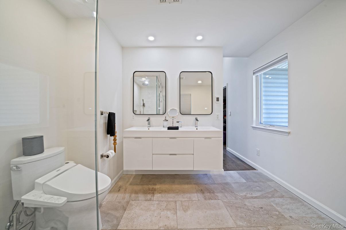 Bathroom, Dual Sink Vanities, Interior, Recessed Lighting