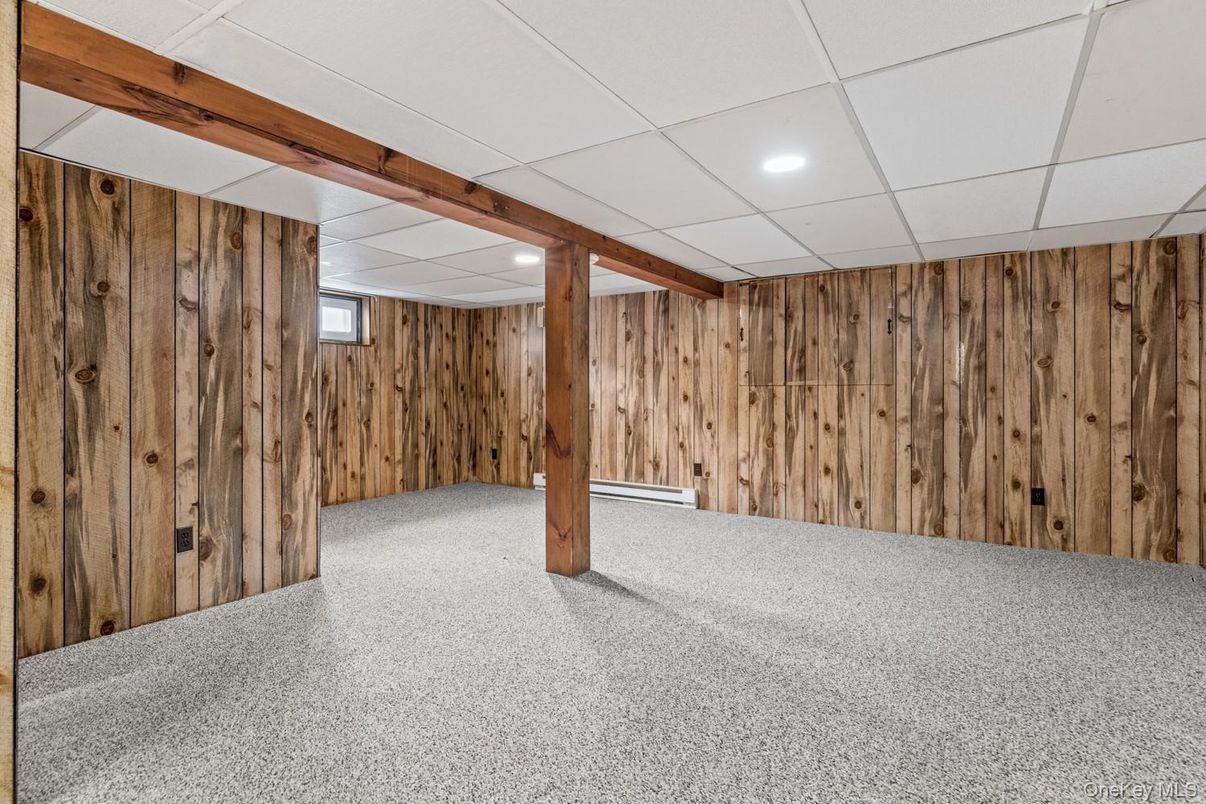 Empty room, Interior, Recessed Lighting, Wooden Beams, Wooden Walls