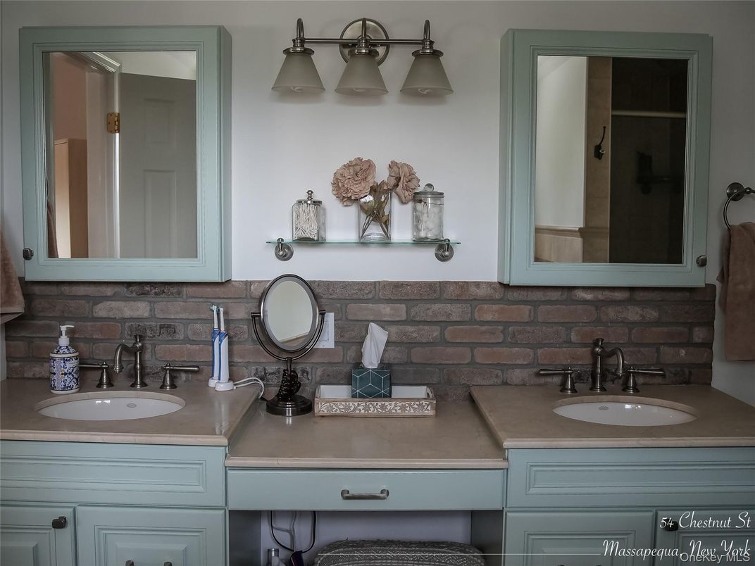 Bathroom, Dual Sink Vanities, Interior