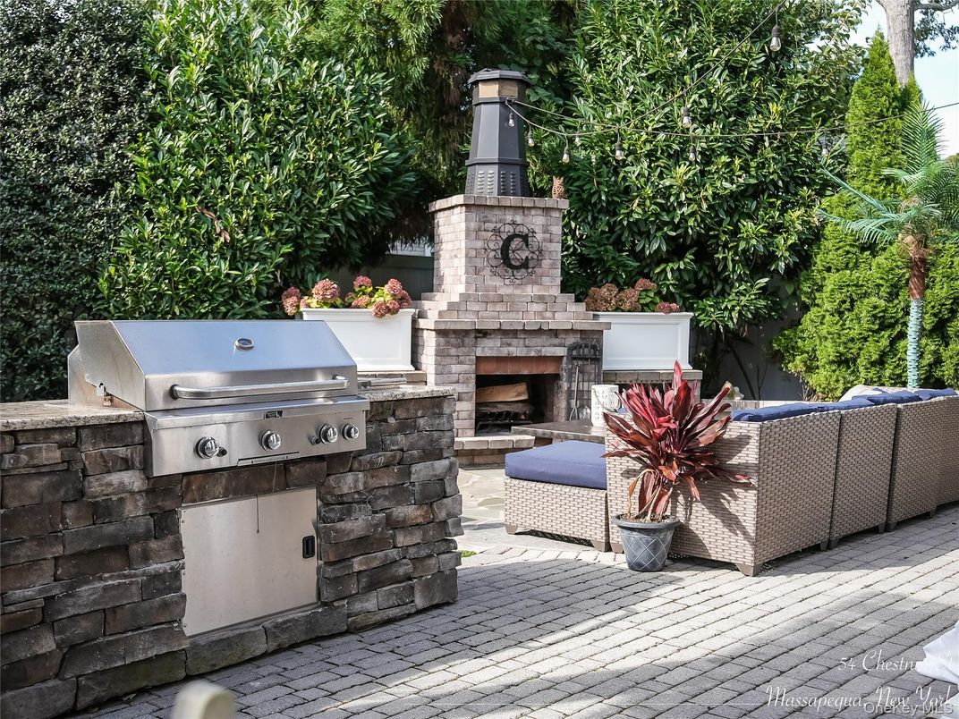Exterior, Fireplace, Outdoor Kitchen