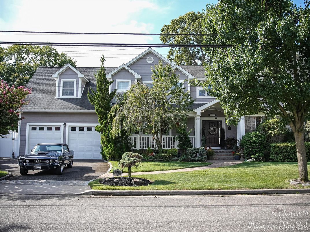 Attached, Exterior, Facade, Cape Cod