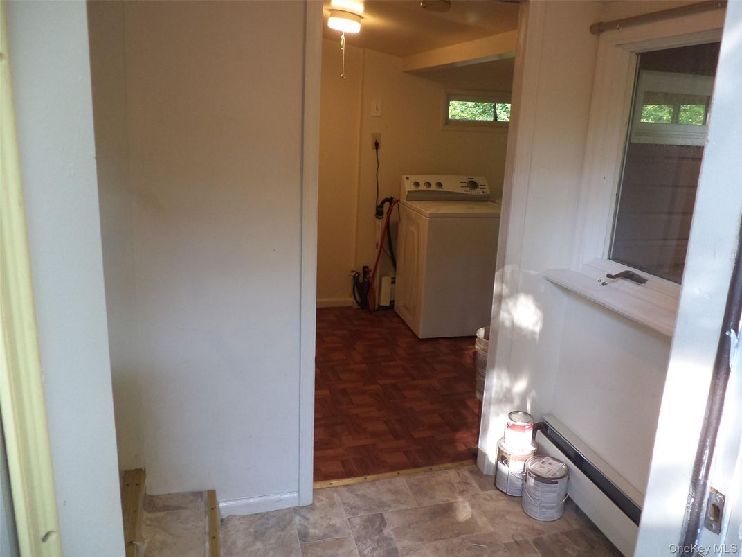 Interior, Washer, Wood Texture Flooring