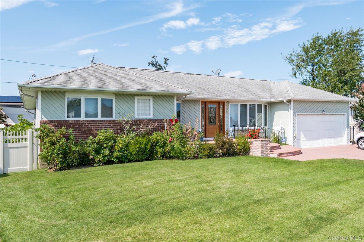 Attached, Exterior, Facade, Brick Facade, Ranch