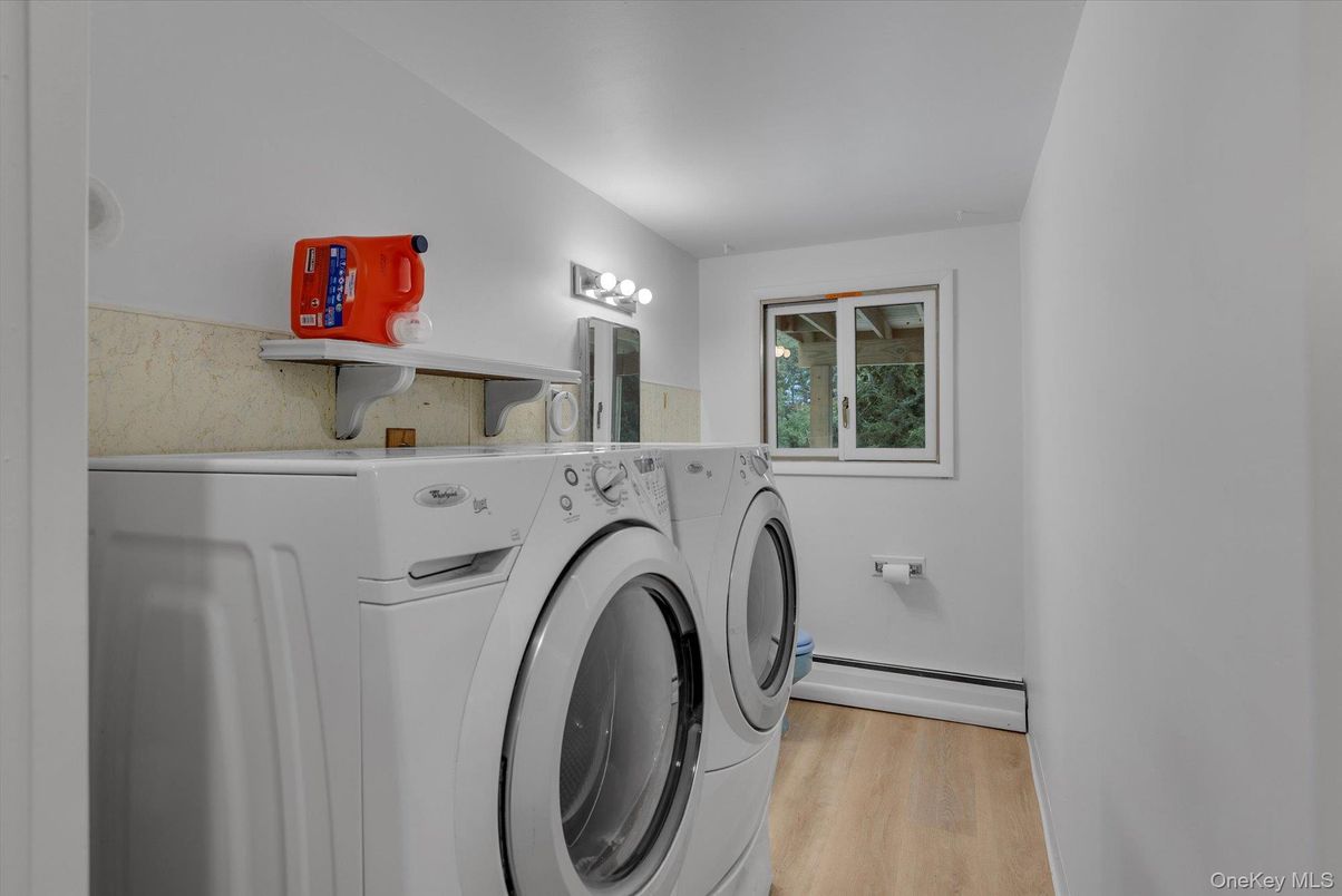 Interior, Washer, Wood Texture Flooring