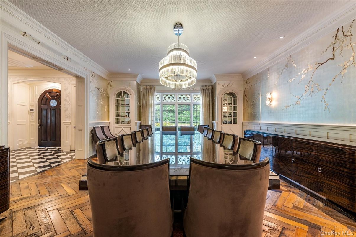 Chandelier, Dining room, Interior, Recessed Lighting, Wood Texture Flooring