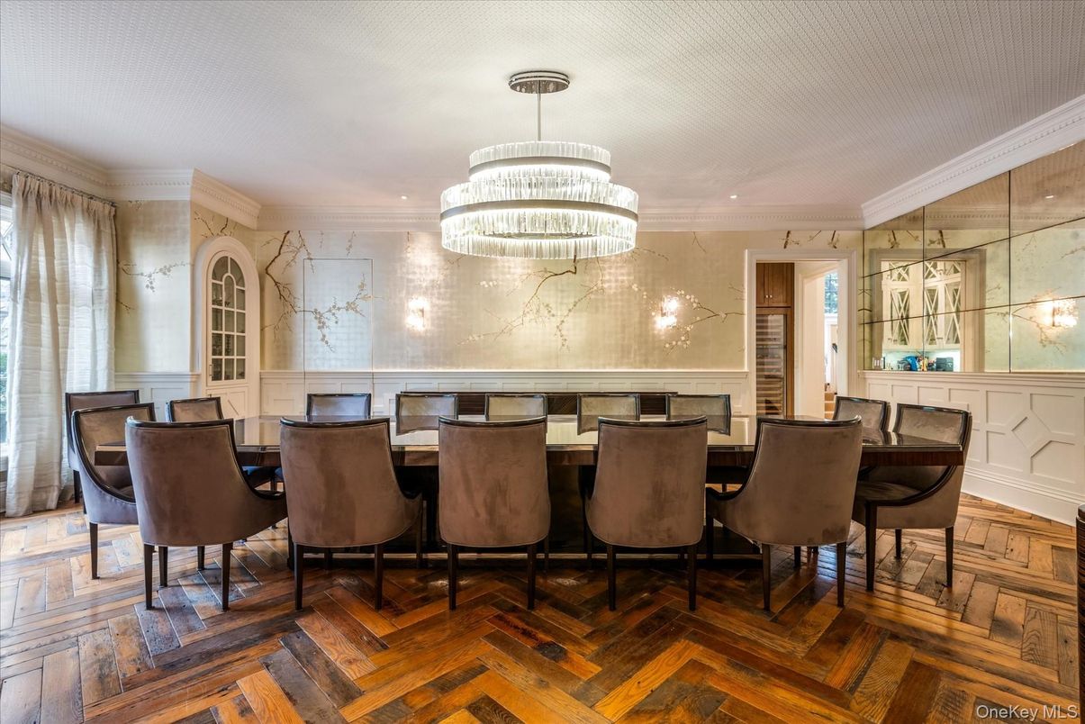 Chandelier, Dining room, Interior, Recessed Lighting, Wood Texture Flooring