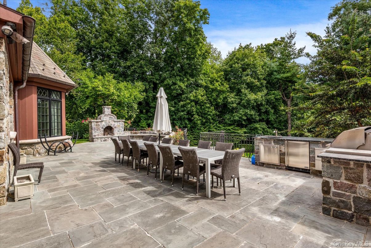 Exterior, Fireplace, Hot Tub, Outdoor Kitchen