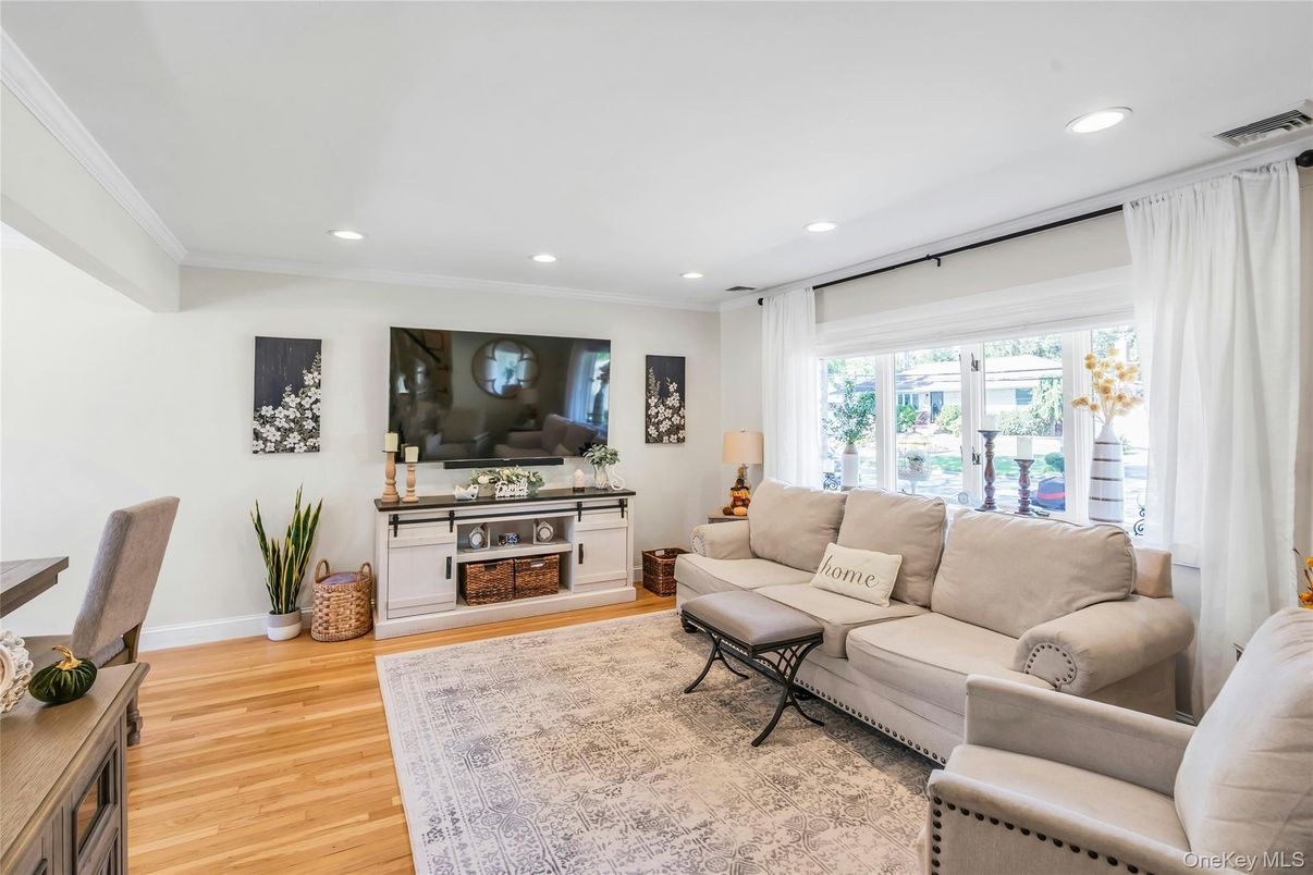 Interior, Living room, Recessed Lighting, Wood Texture Flooring
