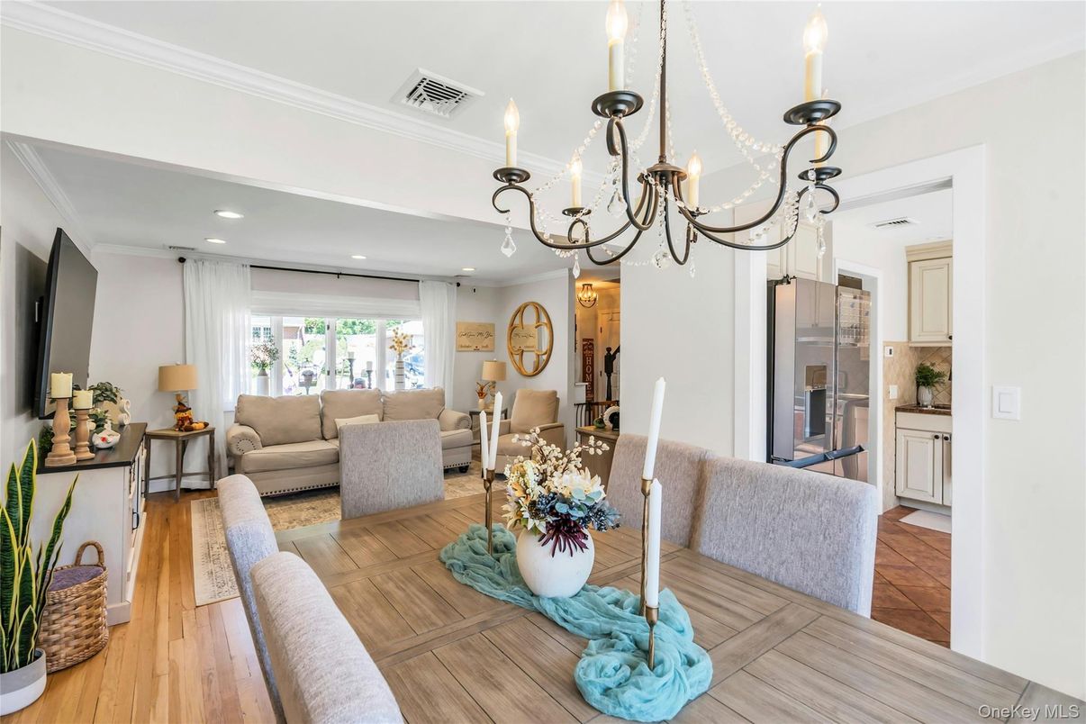 Chandelier, Dining room, Interior, Living room, Recessed Lighting, Wood Texture Flooring