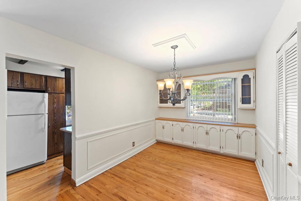 Chandelier, Empty room, Interior, Wood Texture Flooring