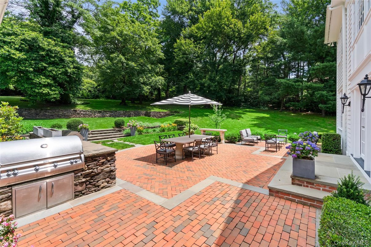 Backyard, Exterior, Outdoor Kitchen