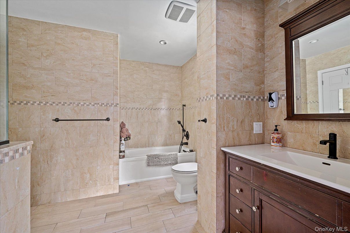 Bathroom, Interior, Recessed Lighting, Wood Texture Flooring