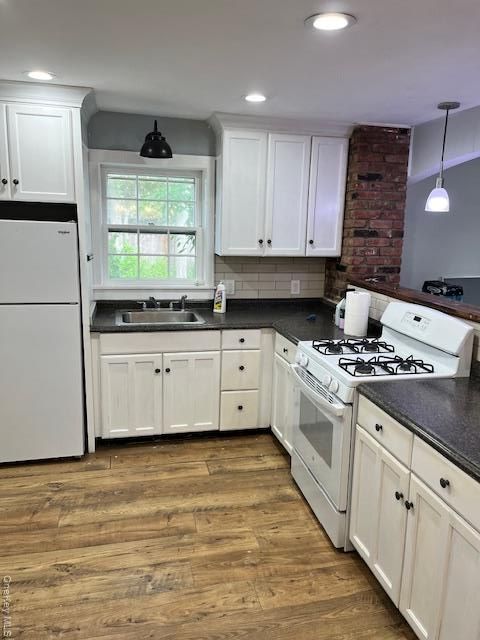 Interior, Kitchen, Pendant Lights, Recessed Lighting, Stone Walls, Wood Texture Flooring