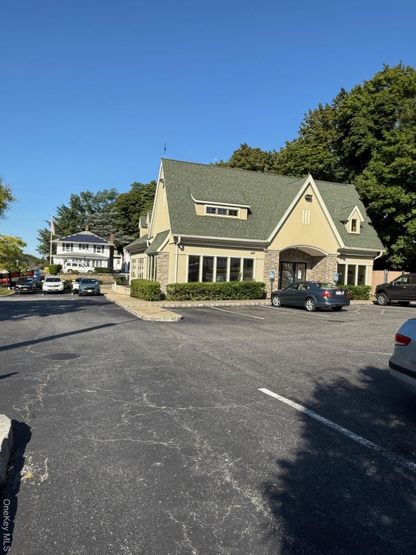 Exterior, Facade, Cape Cod