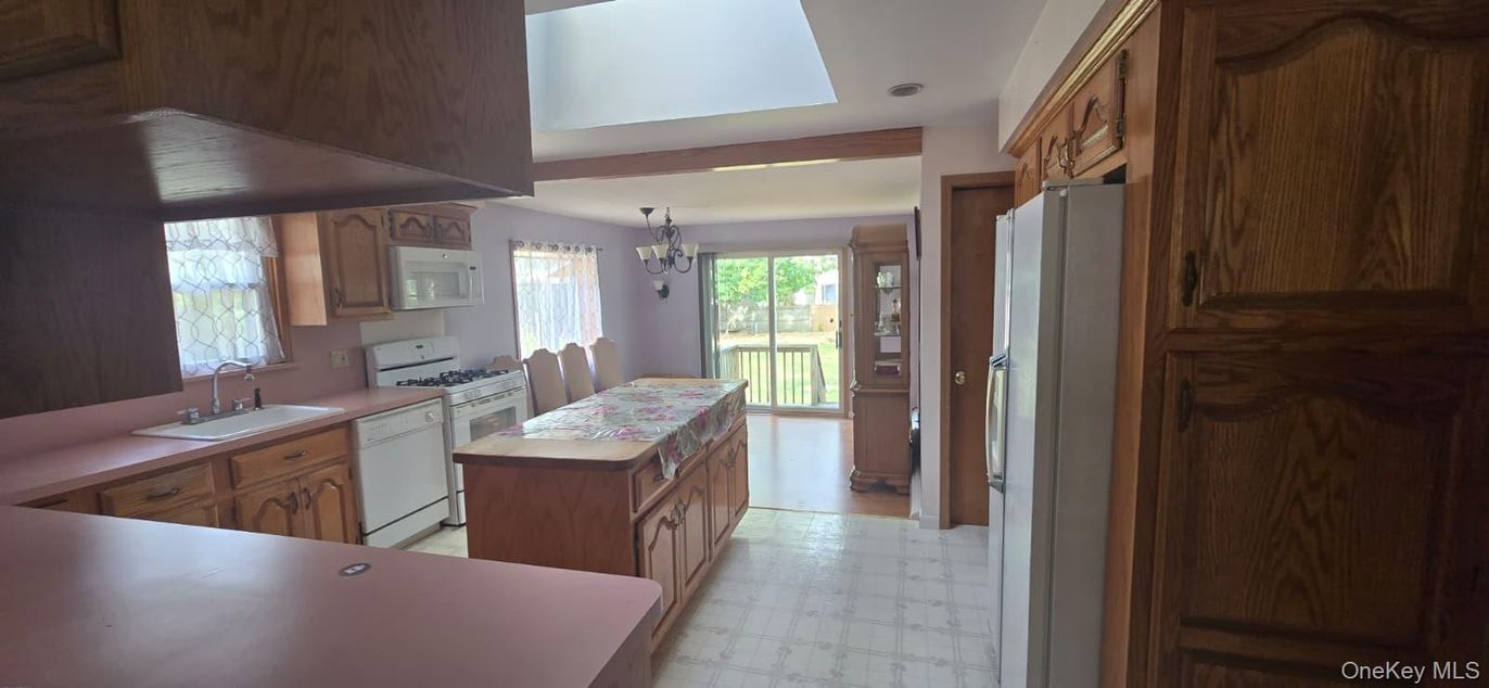 Chandelier, Interior, Kitchen